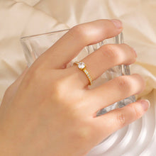 Lade das Bild in den Galerie-Viewer, Dezent Ring - SHAHDIA
